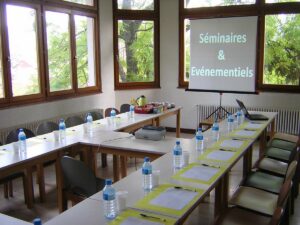 Salle de Travail | Le Logis d'En-Haut
